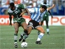 Nhung pha di bong tuyet dieu cua Maradona hinh anh