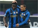Inter & Roma cung thang, Milan tham bai hinh anh