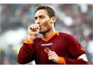 Totti: 'Italy nen han che chuyen nhuong' hinh anh