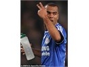 Ashley Cole bi bat hinh anh