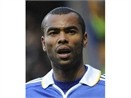 Ashley Cole thap thom cho vo ve hinh anh