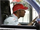 Lewis Hamilton thanh lai xe taxi hinh anh