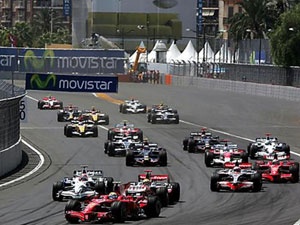 F1 Valencia: Cuoc chien ben bo Dia Trung Hai hinh anh