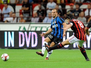 Milan tham bai trong tran derby mot chieu hinh anh