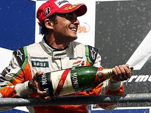 Ferrari bat ngo lua chon Fisichella hinh anh