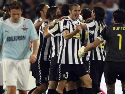 Ha Lazio, Juventus dan dau Serie A hinh anh