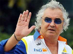 Doi dua Renault bi cam thi dau 2 nam hinh anh