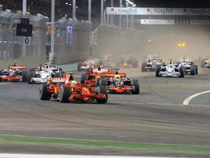 F1 Singapore: Tang toc duoi troi dem hinh anh