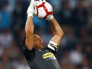 Diego het loi khen ngoi Buffon hinh anh