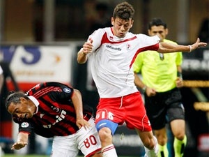 Milan tiep tuc gay that vong hinh anh