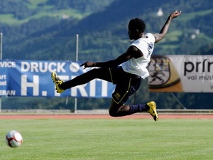 Milan hoi mua ‘canh chim la’ Mariga hinh anh