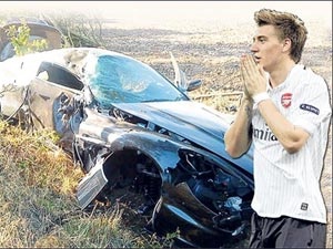 Nicklas Bendtner suyt chet hinh anh