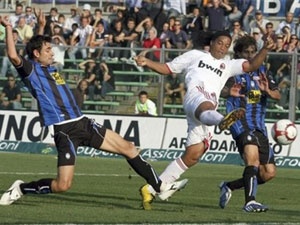 Milan hoa may man, Leonardo doi dien 'an tu hinh' hinh anh