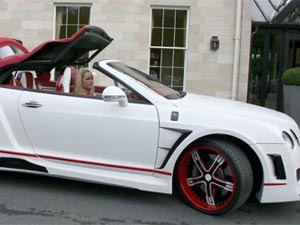 'Sao' Man City tang xe 'khung' cho ban gai hinh anh