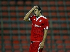 AC Milan hoi mua Dzeko va Toni hinh anh