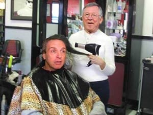 Biem hoa ve HLV Ferguson va nhung phut bu gio hinh anh