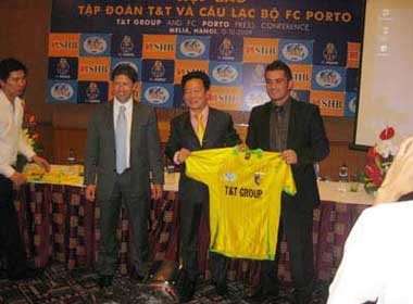 'Cac co gai Bo Dao Nha rat ham mo Cong Vinh' hinh anh