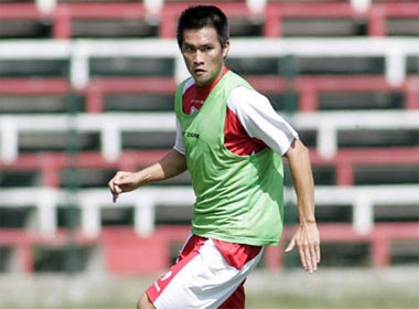 Cong Vinh dinh chan thuong dau goi hinh anh