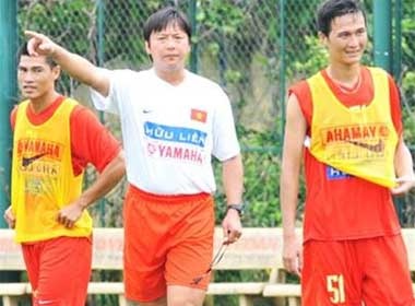 Thu thach dau tien cua HLV Le Huynh Duc hinh anh