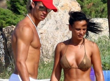 Ronaldo nghien phim 'nguoi lon' hinh anh