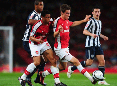 Arsenal, Liverpool va cuoc chien cho tuong lai hinh anh