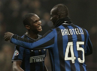 Dem hoi ban thang tai Meazza hinh anh