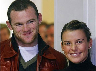 Rooney khoc khi con trai chao doi hinh anh