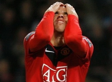 Tan binh MU choi xau doi thu hinh anh