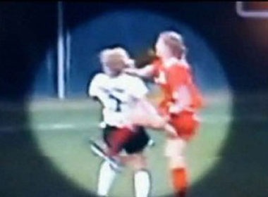 Nu cau thu ‘tung chuong doc’ tren san hinh anh