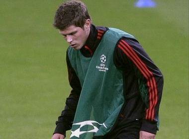 Huntelaar cau cuu Beckham hinh anh