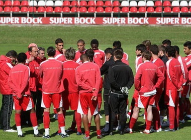 Cong Vinh ngoi ngoai o vong 11 Liga Sagres hinh anh