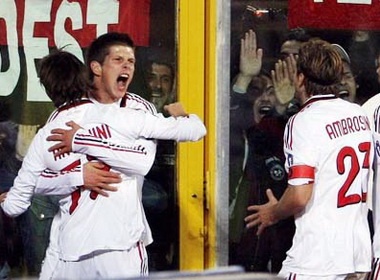 Hai ban thang thay doi cuoc doi Huntelaar hinh anh