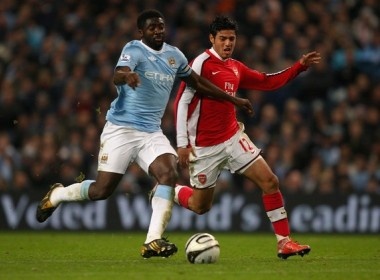 Man City nhan chim Arsenal, Chelsea om han hinh anh
