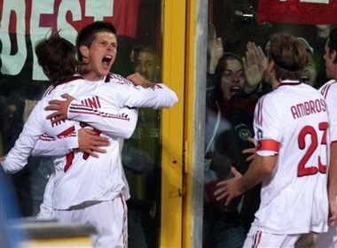 AC Milan - Sampdoria: Tiep buoc di, Rossoneri! hinh anh