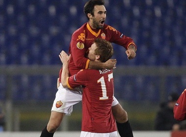 AS Roma - Lazio: Derby mau ba trau hinh anh