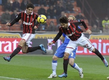 Vui buon hai nua thanh Milan hinh anh