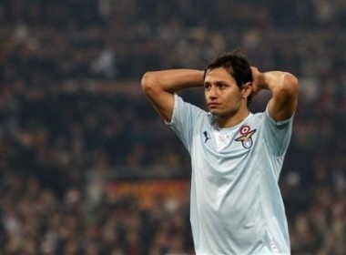 Ha guc Lazio, AS Roma vuon len thu 6 hinh anh
