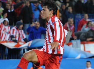 MU noi lai dam phan thuong vu Aguero hinh anh