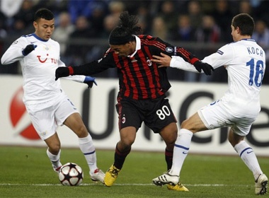 Palermo dut mach bat bai cua Milan hinh anh