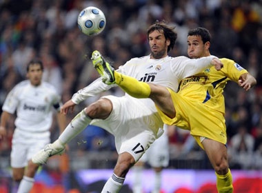 HLV Wenger noi 'khong' voi Van Nistelrooy hinh anh