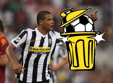 Sao Juve ‘dinh’ danh hieu ‘Thung rac vang’ hinh anh