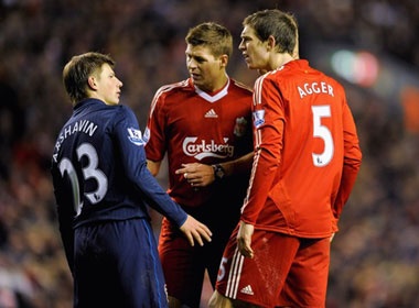 Cau thu Liverpool 'am sat' Arshavin hinh anh