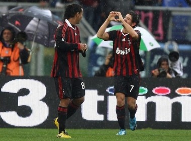 Vuot doc noi khong, Rossoneri? hinh anh