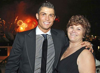 Ba me sanh dieu cua C. Ronaldo hinh anh