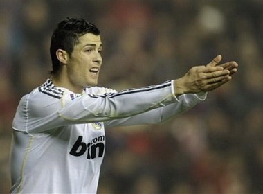 Cau thu Real bi 'khung bo' tinh than hinh anh