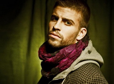 Pique khoe guong mat goc canh day nam tinh hinh anh