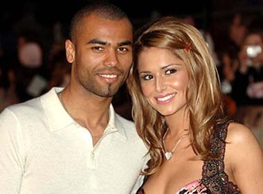 Ba xa Ashley Cole mat ‘cai ngan vang’ tu tuoi 15 hinh anh