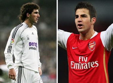 HLV Wenger danh tieng doi Fabregas lay Higuain hinh anh