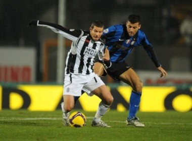 Inter Milan vs Siena: Chau chau da xe hinh anh