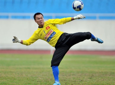 Hong Son vang mat trong tran gap Trung Quoc hinh anh